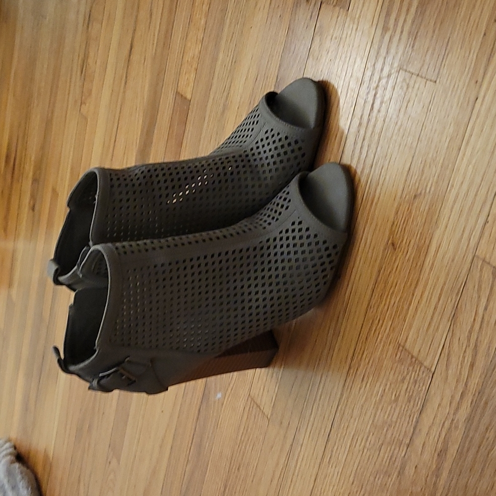 6.5 Women's Gray Heeled Boots